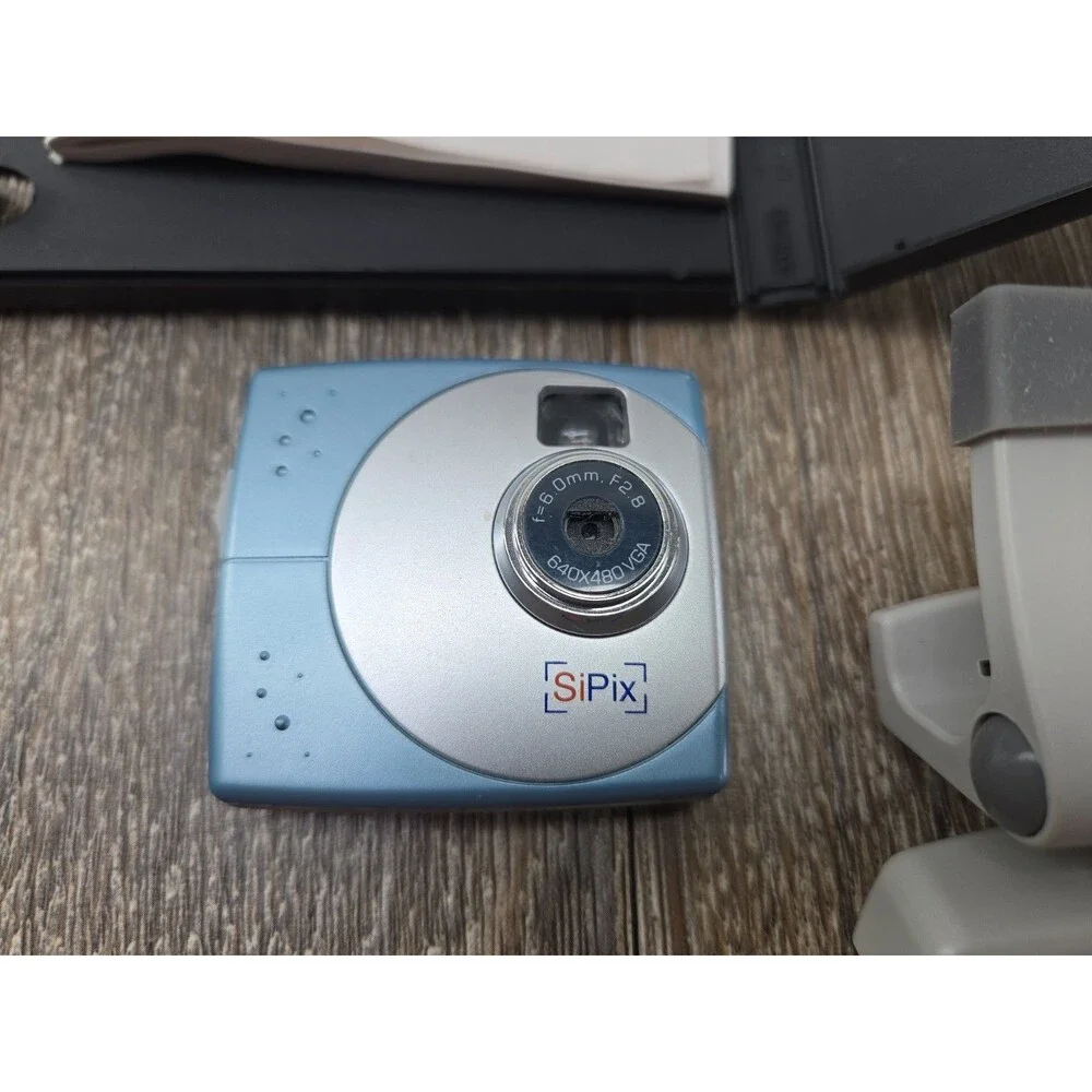 SiPix Stylecam Blink II Blue Silver Fixed Focus Digital Camera - Powers On